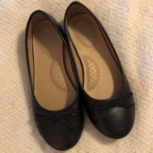 Perfect girls black flats size 3